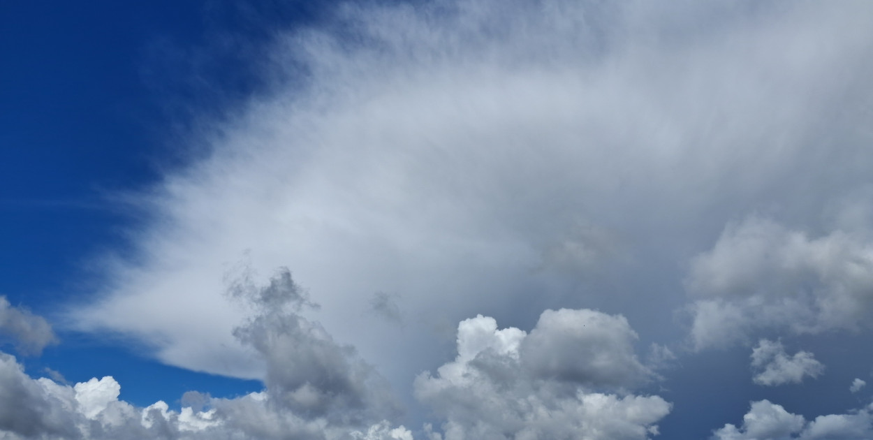 Cumulonimbus wkraczający z północy nad Toruń (R. Maszewski)