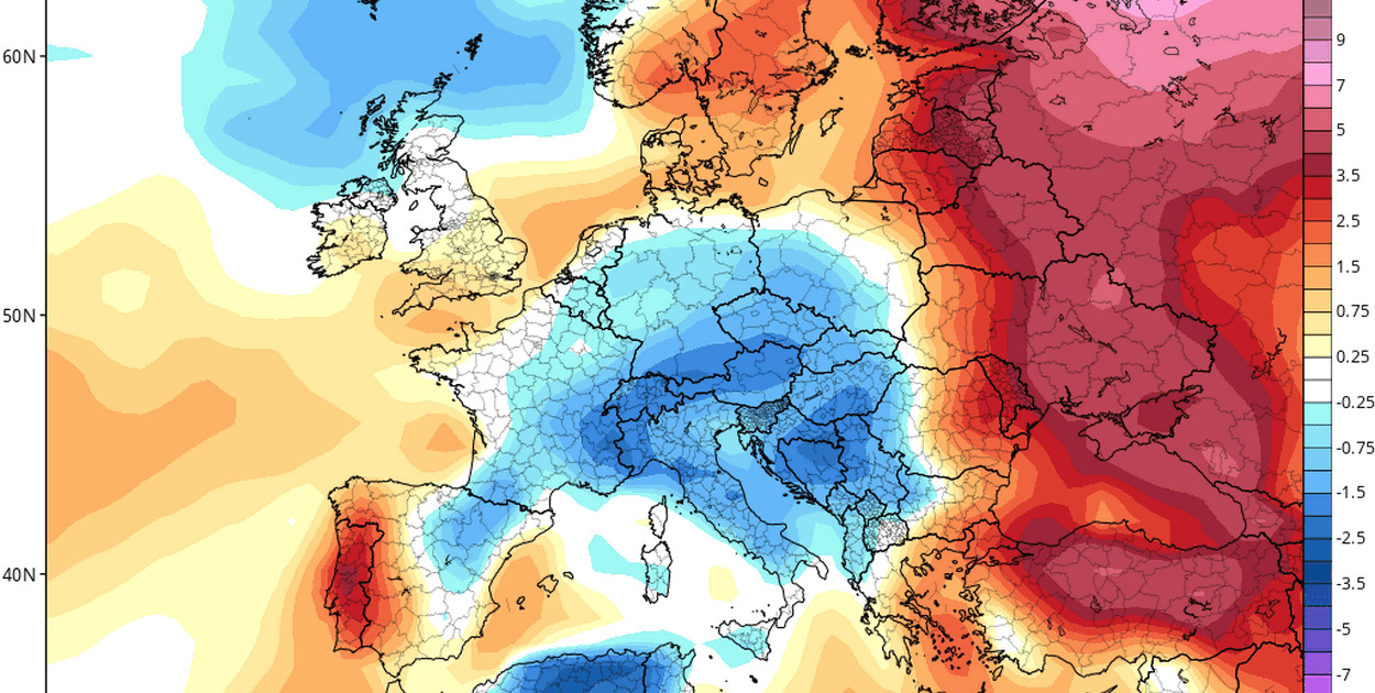 Anomalia średniej temperatury do 3 sierpnia 2025 r. (https://www.tropicaltidbits.com/)