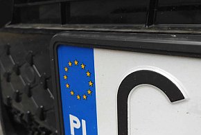 Rejestracja auta przez internet i koniec z przynoszeniem tablic. Rząd przyjął...-3500
