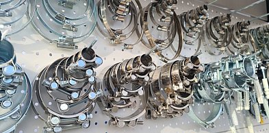 Systemy mocowań układów wydechowych