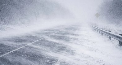 Po lodowatej nocy z pt/so w weekend słabnięcie mrozu, ale sypnie śniegiem.-4624