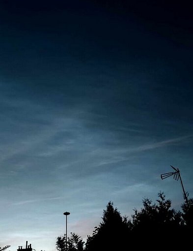 Nocą z wtorku na środę pojawiły się rzadko obserwowane chmury