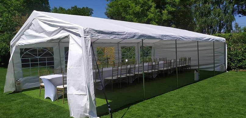 Wynajem namiotów na wesela i imprezy prywatne – na co zwrócić uwagę