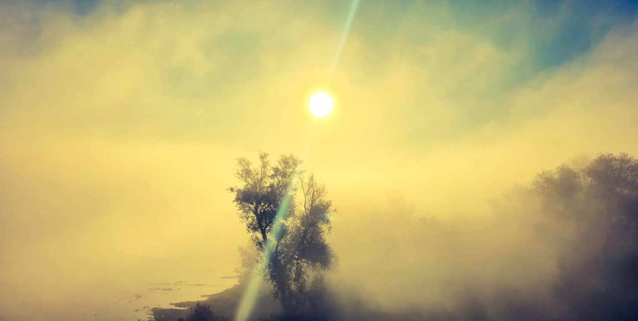 Czwartkowa poranna mgła widziana z mostu gen. Elżbiety Zawadzkiej (Zdj. Wojciech Wojciechowski)