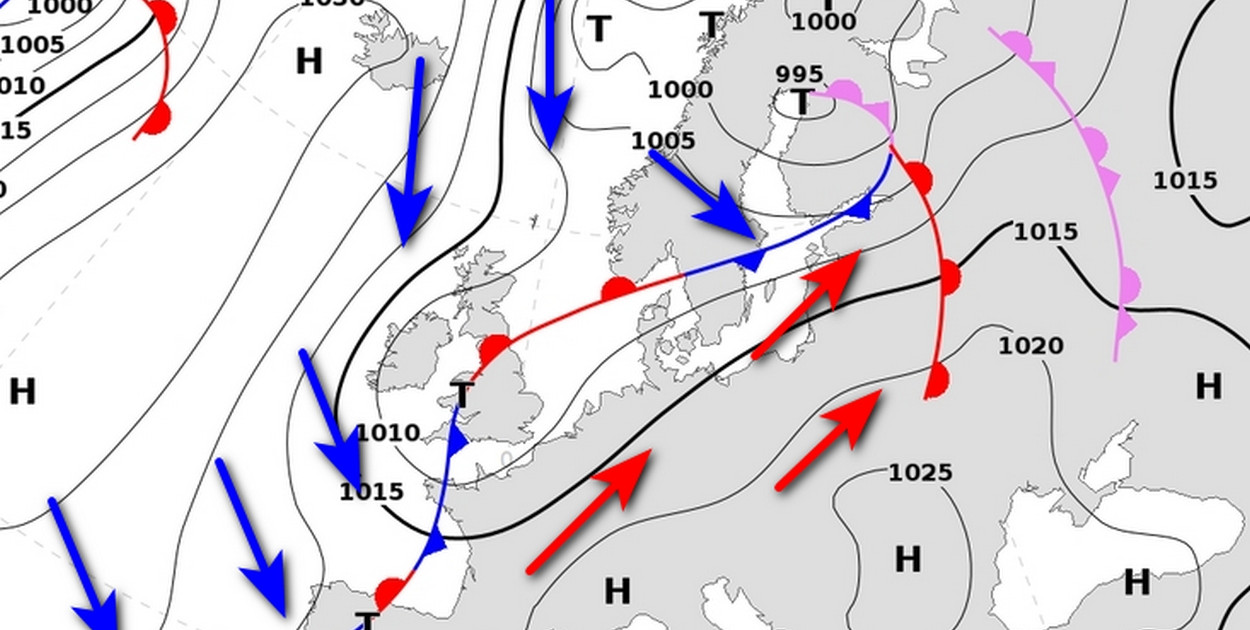 Mapa synoptyczna z zaznaczoną adwekcją mas powietrza (https://www.wetterzentrale.de/