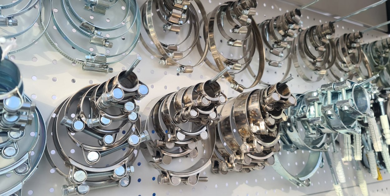 Systemy mocowań układów wydechowych